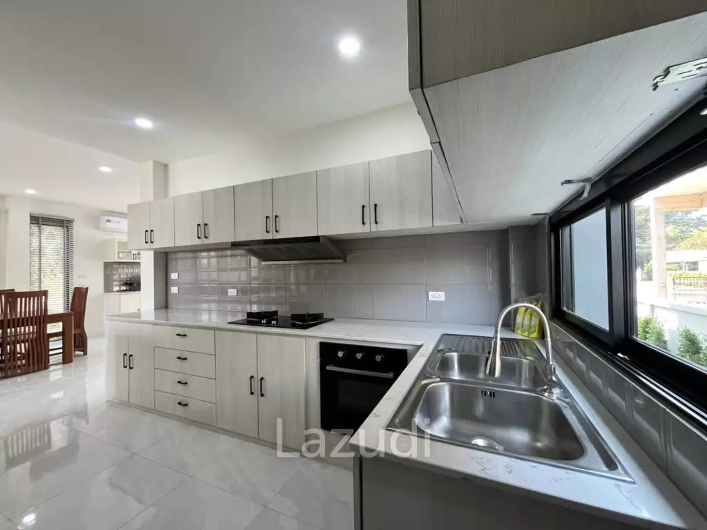 Beautiful new 3 bed 4 bath house with mountain views