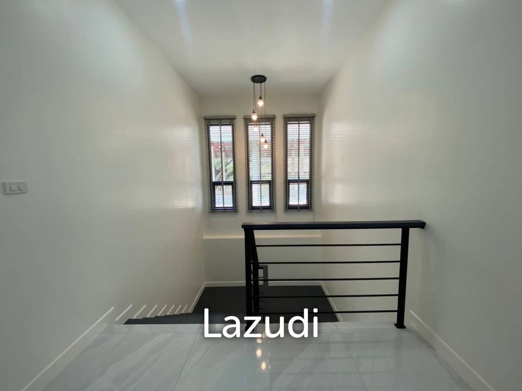 Beautiful new 3 bed 4 bath house with mountain views