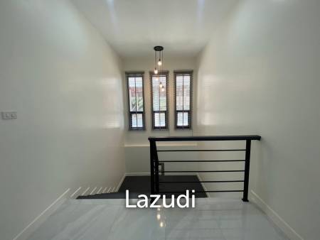 Beautiful new 3 bed 4 bath house with mountain views