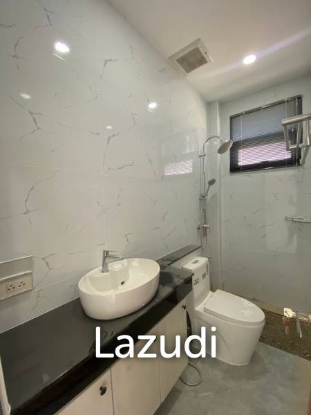 Beautiful new 3 bed 4 bath house with mountain views