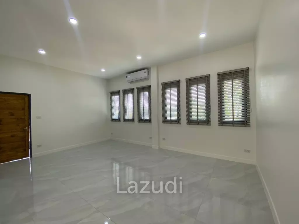 Beautiful new 3 bed 4 bath house with mountain views