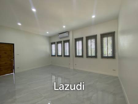Beautiful new 3 bed 4 bath house with mountain views