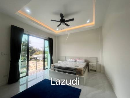 Beautiful new 3 bed 4 bath house with mountain views