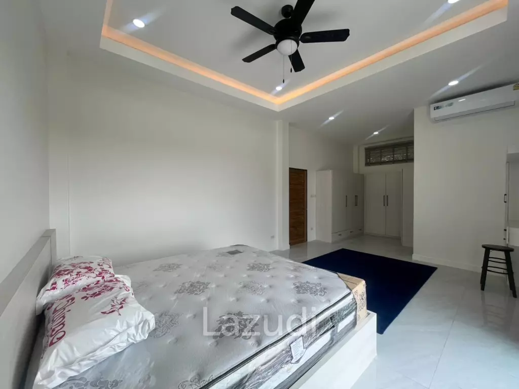 Beautiful new 3 bed 4 bath house with mountain views