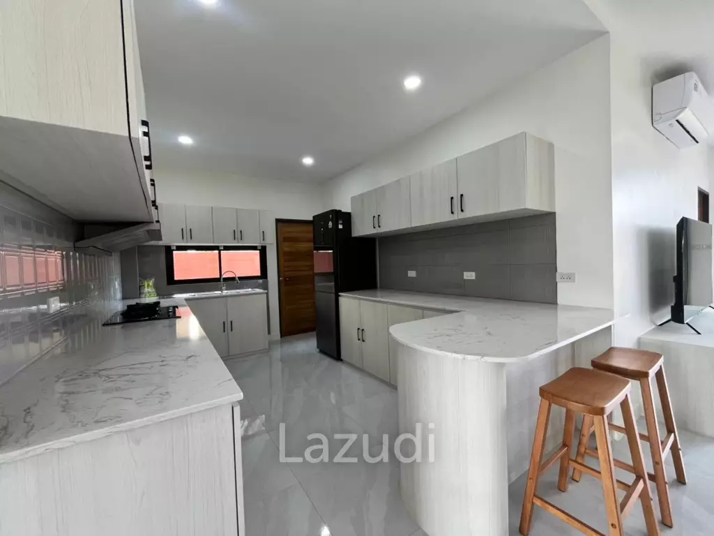 Beautiful new 3 bed 4 bath house with mountain views