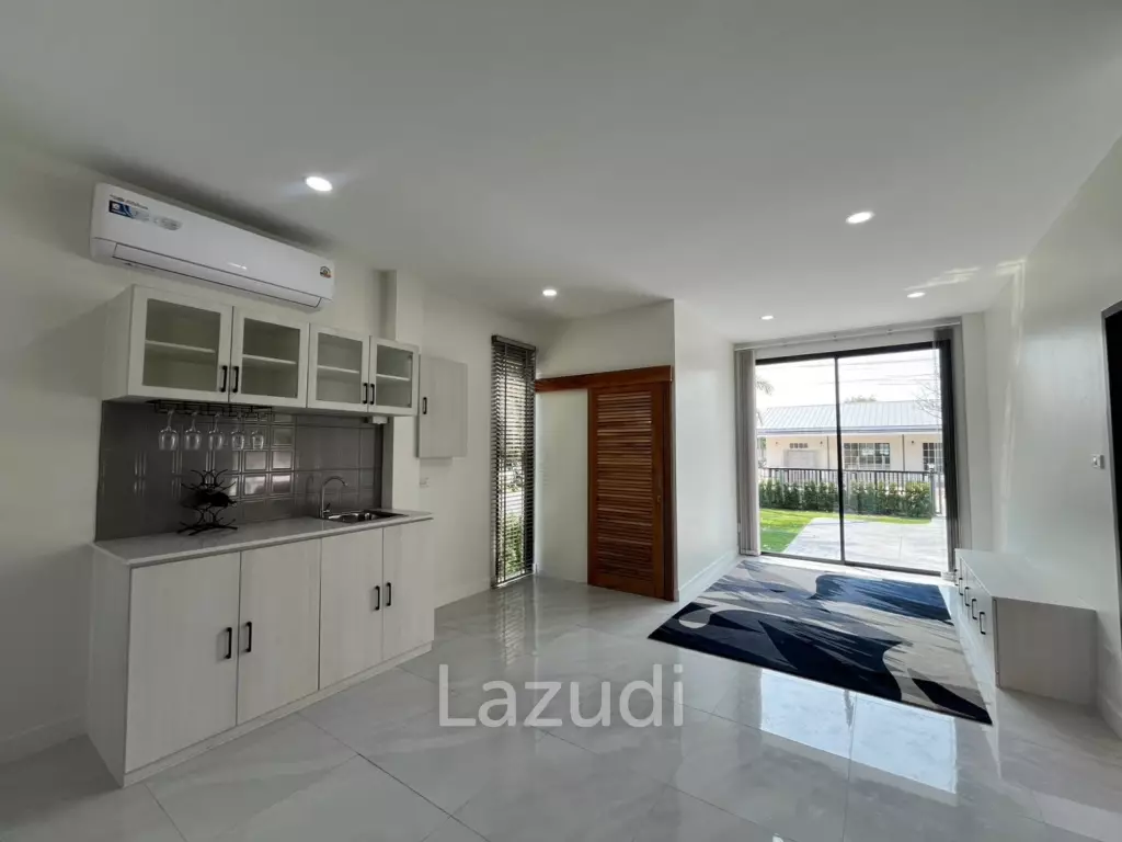 Beautiful new 3 bed 4 bath house with mountain views
