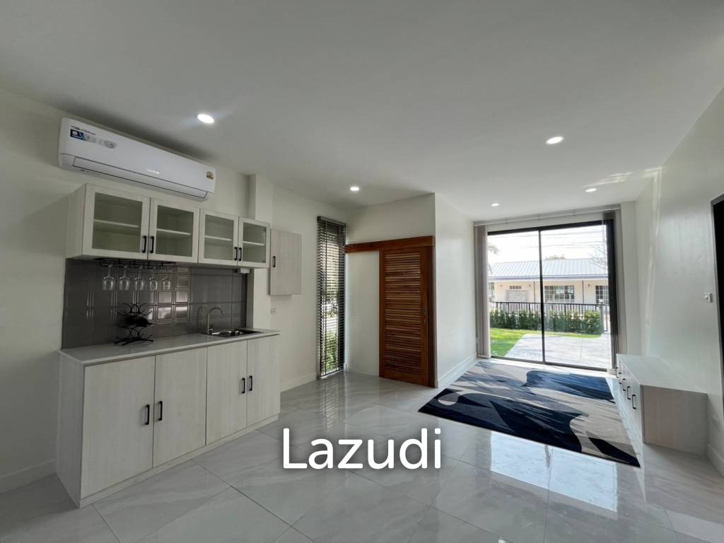 Beautiful new 3 bed 4 bath house with mountain views