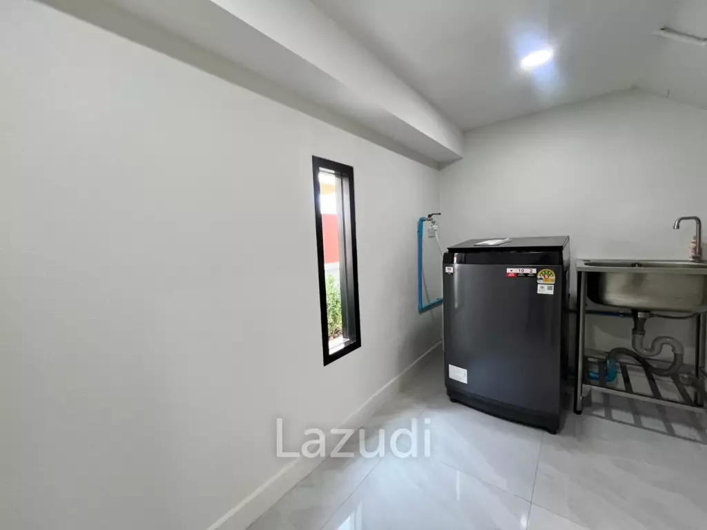 Beautiful new 3 bed 4 bath house with mountain views