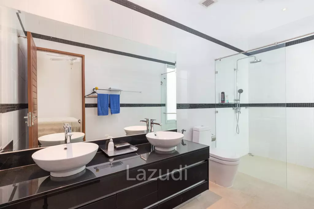 Very Spacious 2-Bed Condo with Scenic Views in Kamala