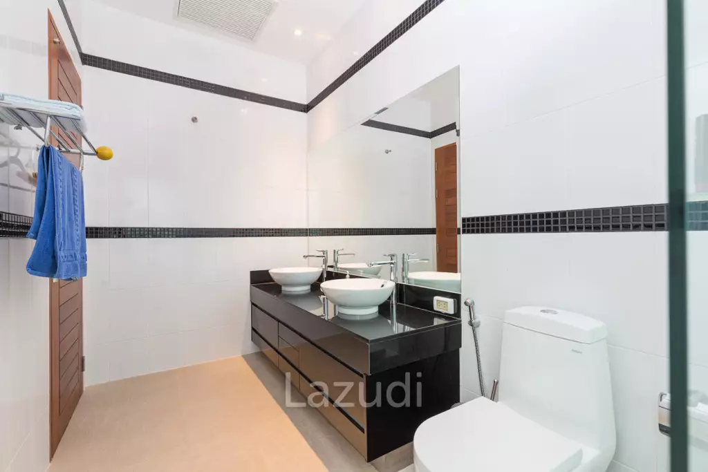Very Spacious 2-Bed Condo with Scenic Views in Kamala