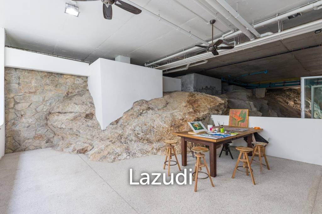 Very Spacious 2-Bed Condo with Scenic Views in Kamala