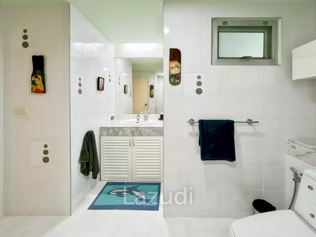 Baan Chai Talay : Spacious 2 Bedroom Beachfront Condo