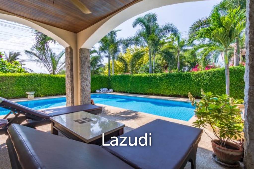 VINEYARDS : 3 or 4 bed 2 storey pool villa close to town and beaches