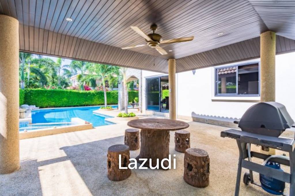 VINEYARDS : 3 or 4 bed 2 storey pool villa close to town and beaches