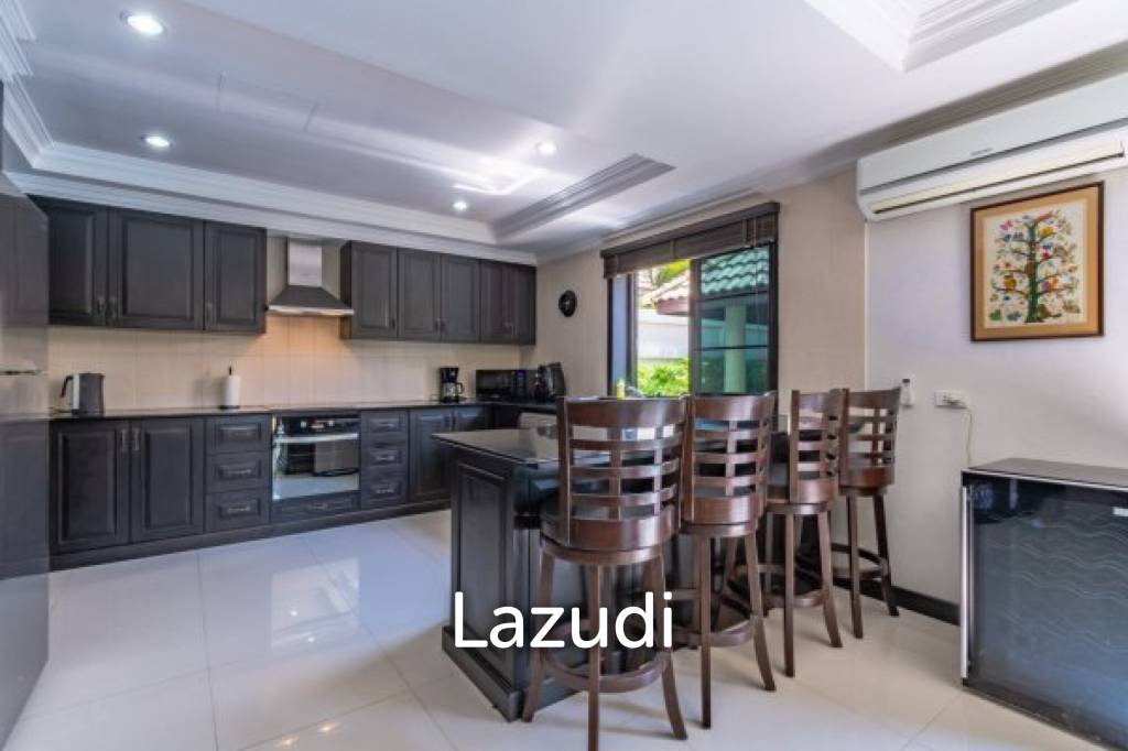 VINEYARDS : 3 or 4 bed 2 storey pool villa close to town and beaches