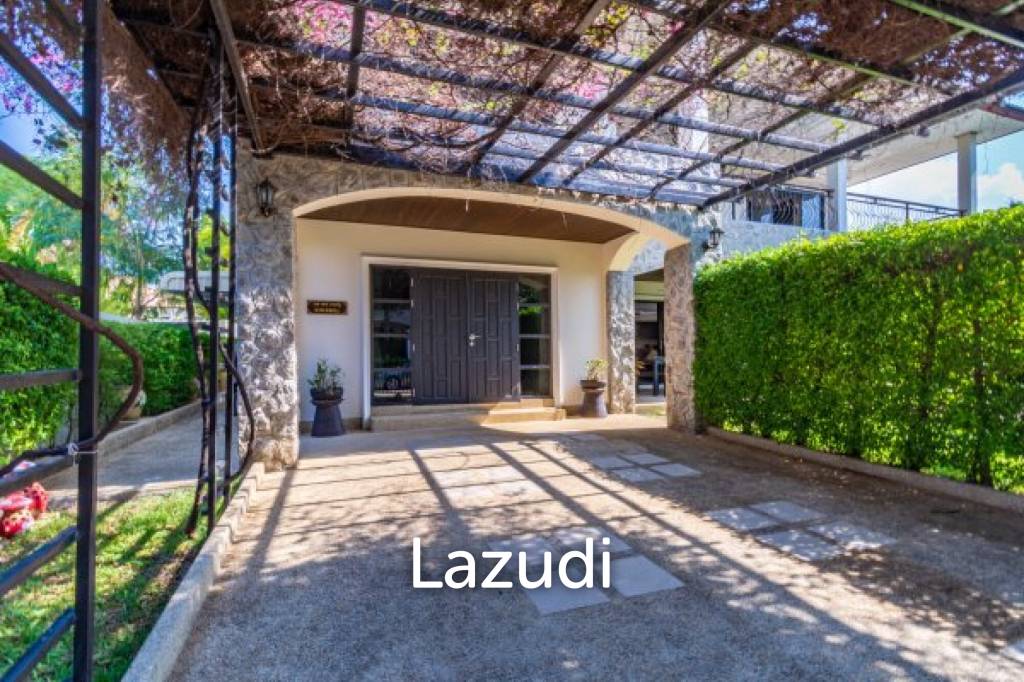 VINEYARDS : 3 or 4 bed 2 storey pool villa close to town and beaches