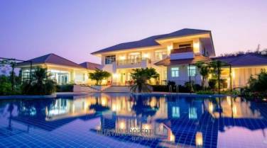 Near City Center Luxury Home