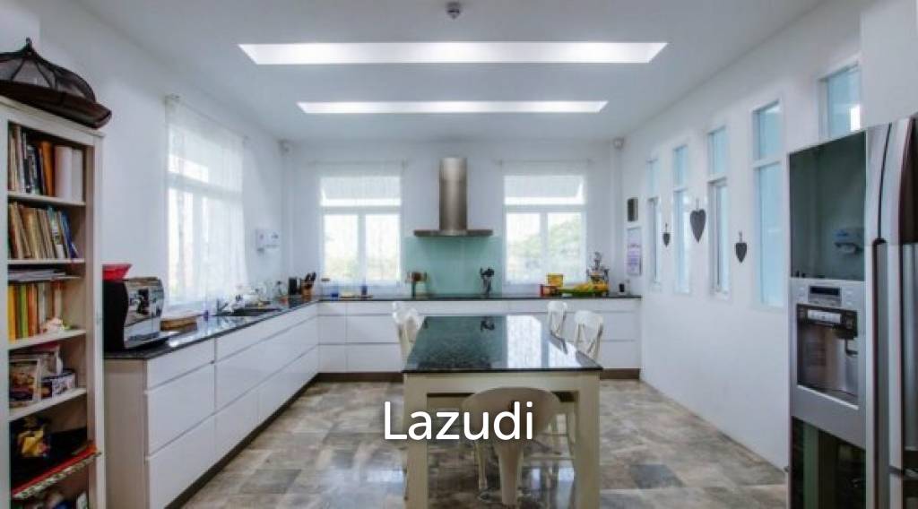 5,600 Sqm 5 Bed 6 Bath Villa For Sale