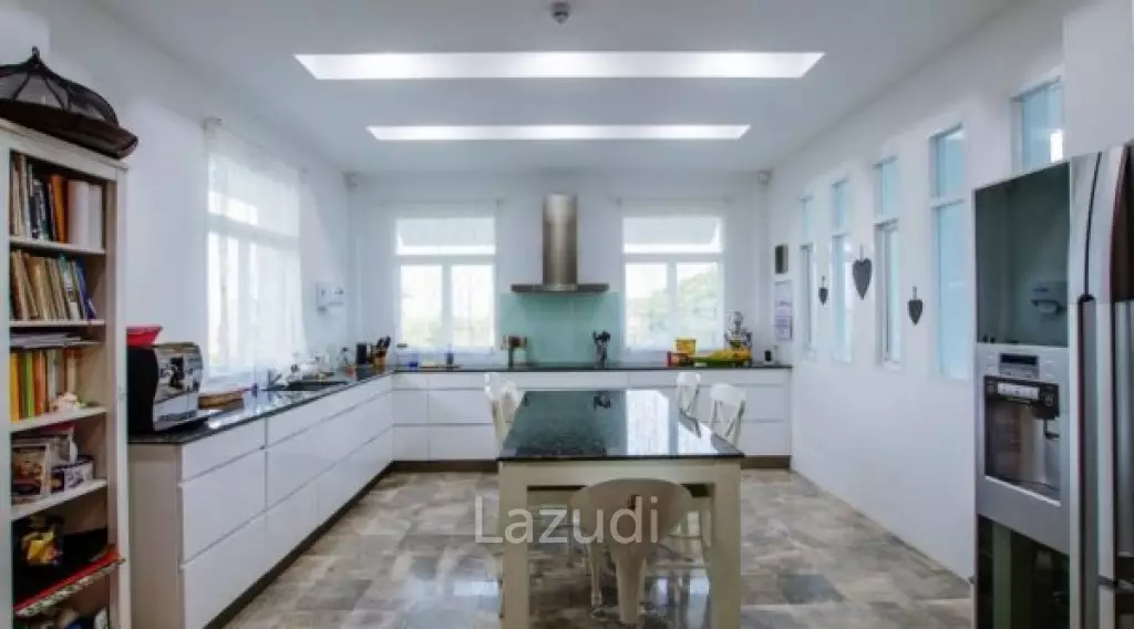 Near City Center Luxury Home