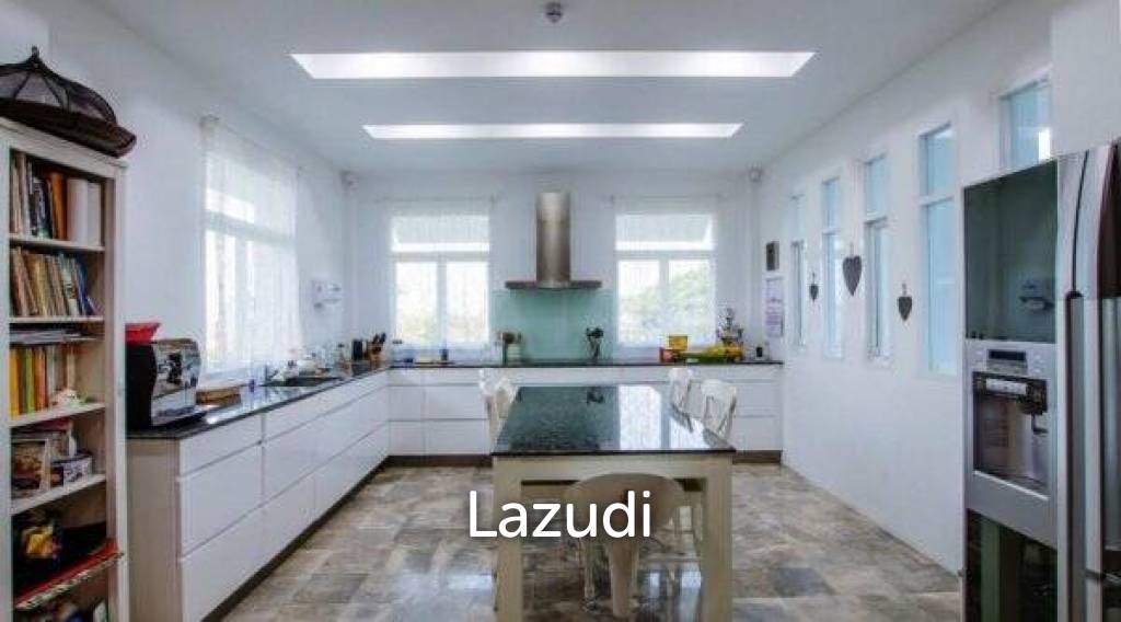 5,600 Sqm 5 Bed 6 Bath Villa For Sale