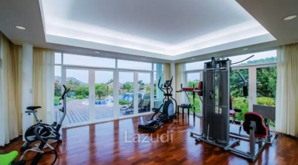 Near City Center Luxury Home