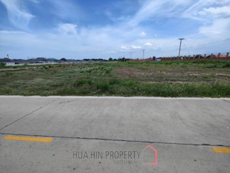 Prime Freehold Land 1-0-30 Rai Next to Main Road in Scenic Hin Lek Fai Near Black Mountain Golf