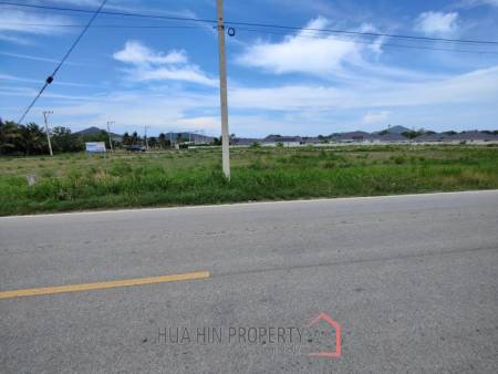 Prime Freehold Land 1-0-30 Rai Next to Main Road in Scenic Hin Lek Fai Near Black Mountain Golf