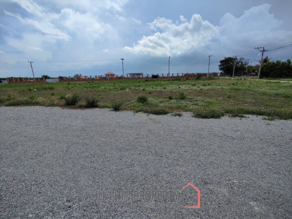 Prime Freehold Land 1-0-30 Rai Next to Main Road in Scenic Hin Lek Fai Near Black Mountain Golf