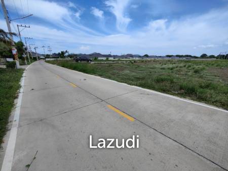 Prime Freehold Land 1-0-30 Rai Next to Main Road in Scenic Hin Lek Fai Near Black Mountain Golf