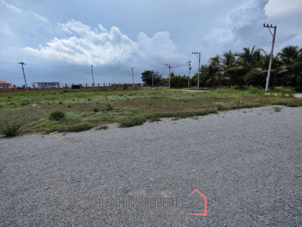 Prime Freehold Land 1-0-30 Rai Next to Main Road in Scenic Hin Lek Fai Near Black Mountain Golf