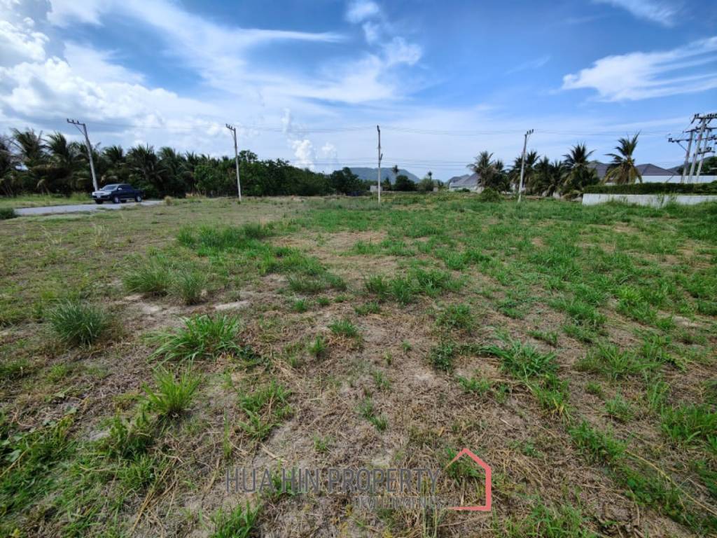 Affordable Freehold 1 Rai Land Corner Plot Near Black Mountain Golf