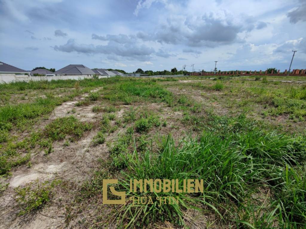 ขายที่ดิน 1 ไร่ เหมาะสำหรับสร้างบ้าน ใกล้สนามกอล์ฟแบล็ค เมาท์เท่น