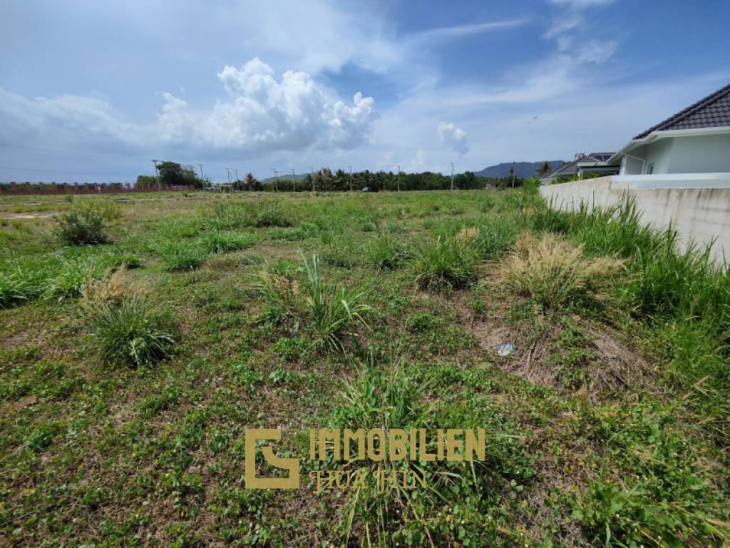 ขายที่ดิน 1 ไร่ เหมาะสำหรับสร้างบ้าน ใกล้สนามกอล์ฟแบล็ค เมาท์เท่น