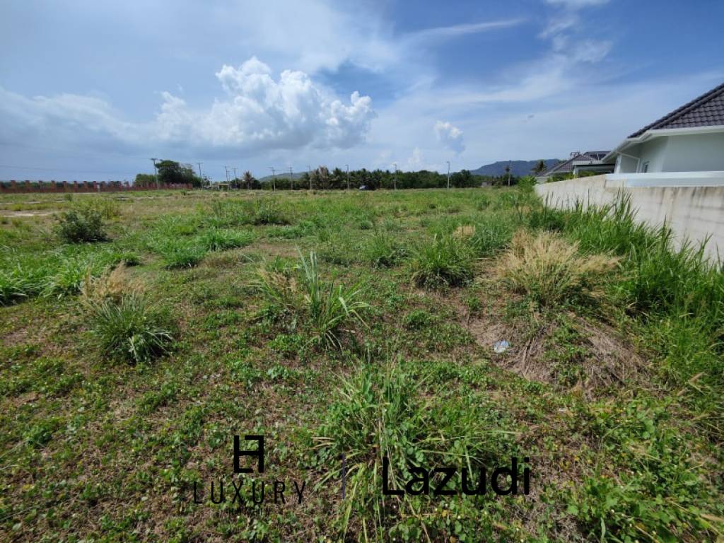 ขายที่ดิน 1 ไร่ เหมาะสำหรับสร้างบ้าน ใกล้สนามกอล์ฟแบล็ค เมาท์เท่น