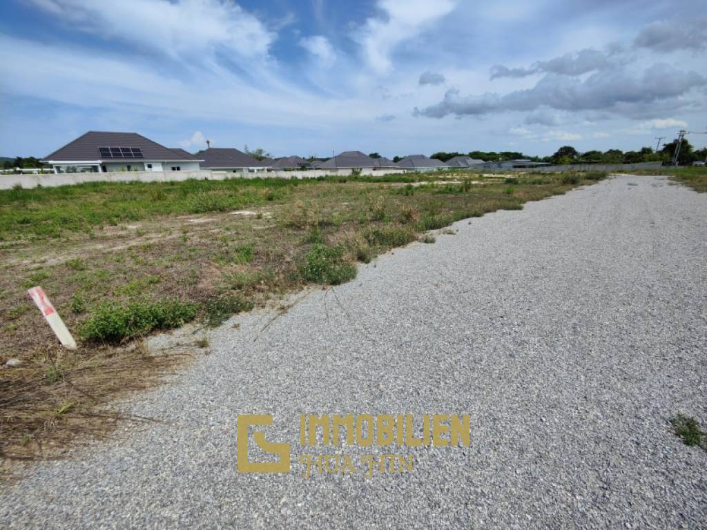 ขายที่ดิน 1 ไร่ เหมาะสำหรับสร้างบ้าน ใกล้สนามกอล์ฟแบล็ค เมาท์เท่น