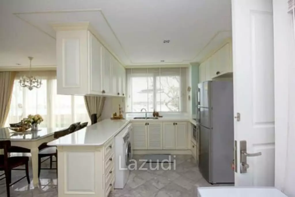 Luxury Beachfront 4 bed 2 storey Villa