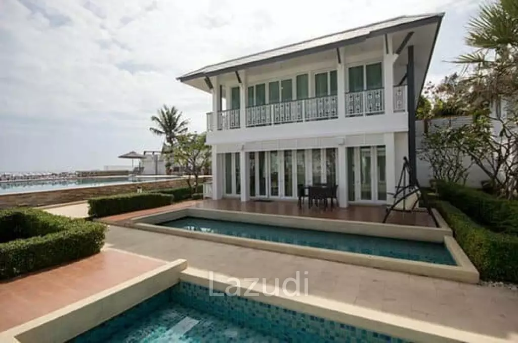 Luxury Beachfront 4 bed 2 storey Villa