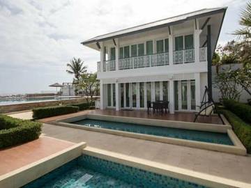 Luxury Beachfront 4 bed 2 storey Villa
