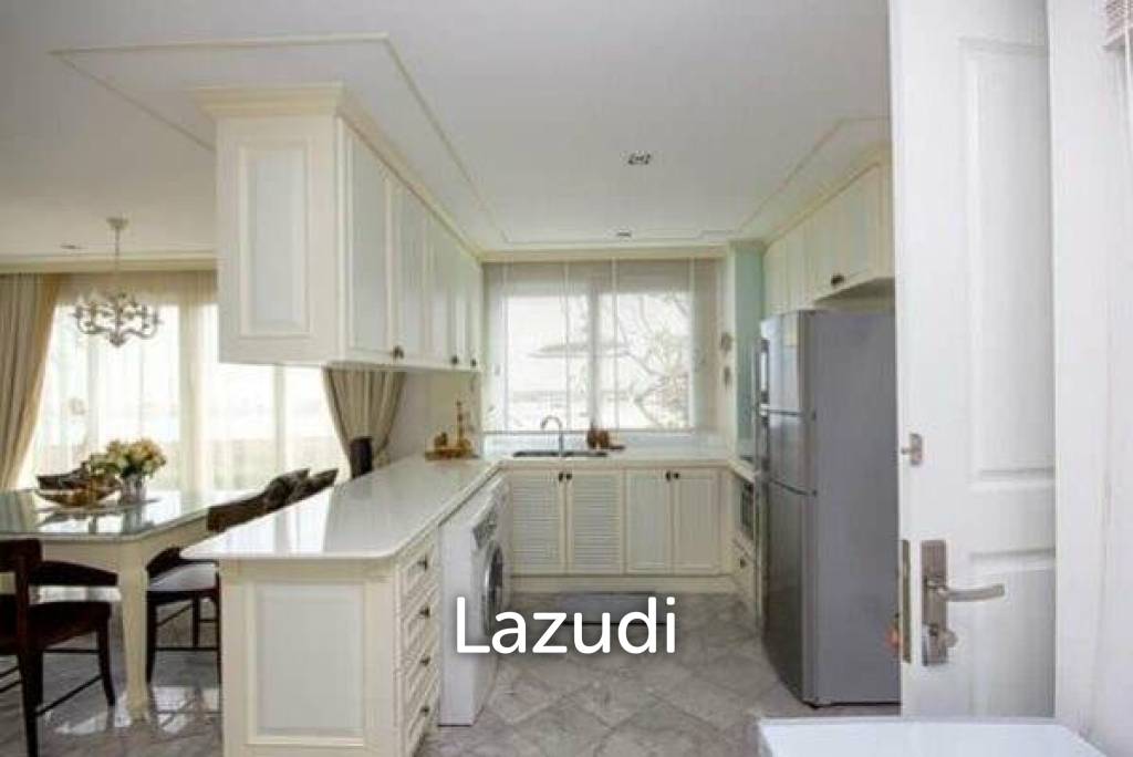 Luxury Beachfront 4 bed 2 storey Villa