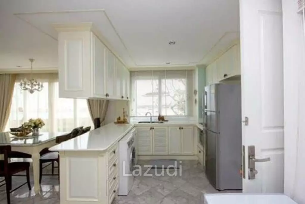 Luxury Beachfront 4 bed 2 storey Villa
