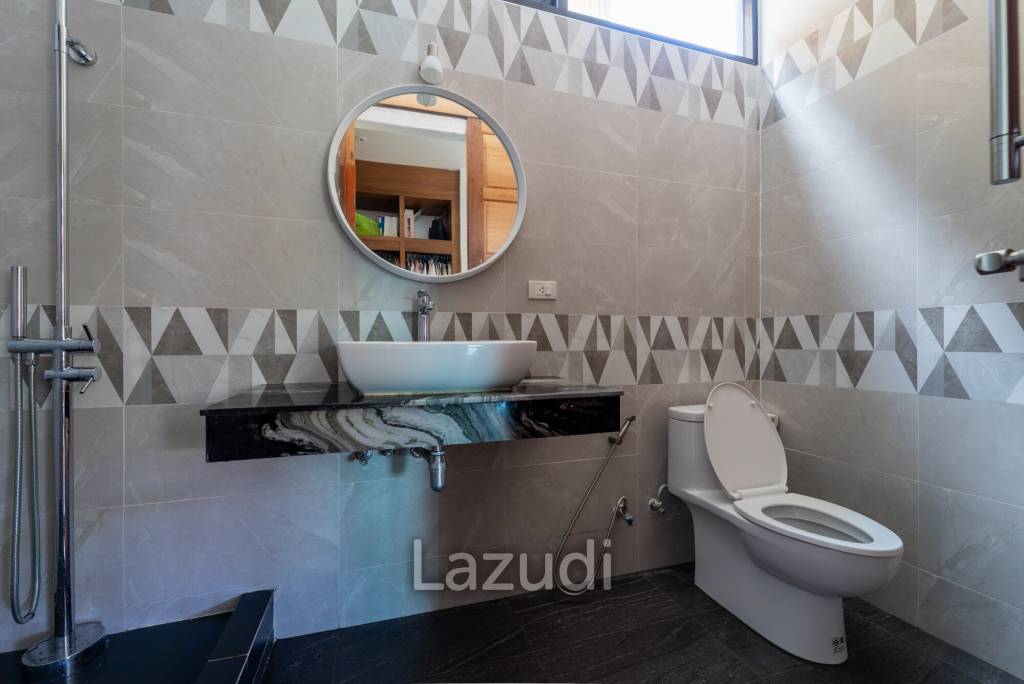 Elegant Beachside 4-Bed Villa Just 300 Meters from Mae Haad Beach, Koh Phangan