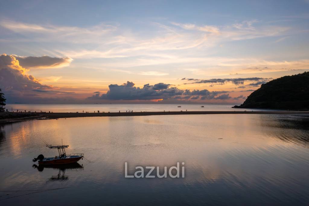 Elegant Beachside 4-Bed Villa Just 300 Meters from Mae Haad Beach, Koh Phangan