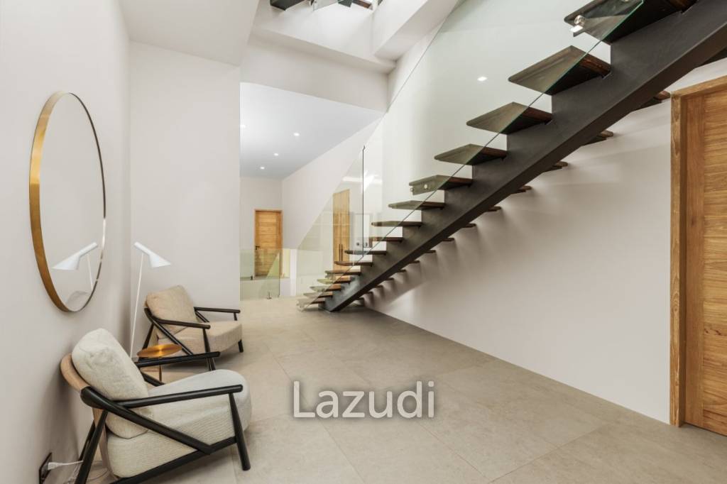 4-Bedroom Pool Villa with Panoramic View in Thalang