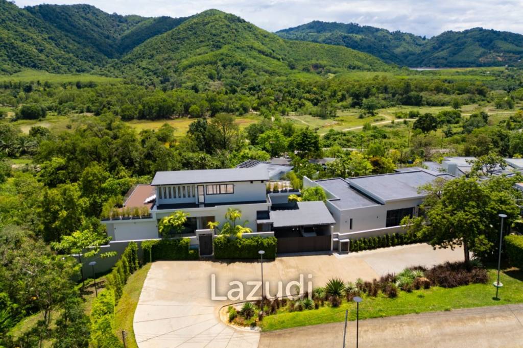 4-Bedroom Pool Villa with Panoramic View in Thalang