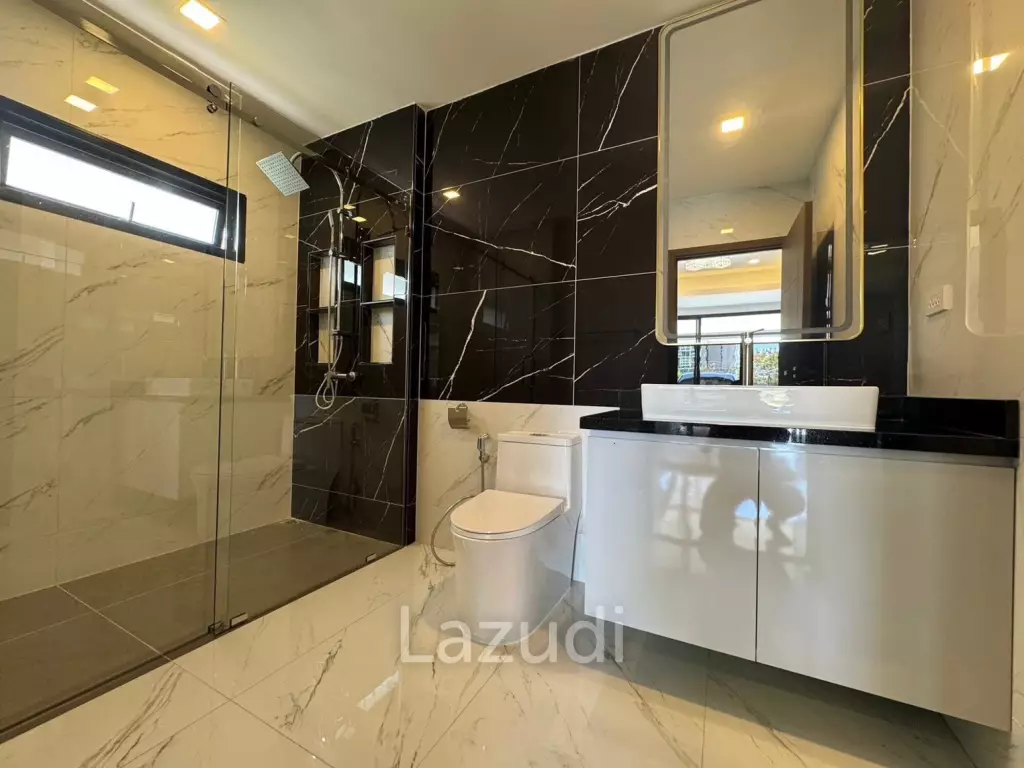 6 Beds 7 Baths 540 SQ.M. Eakmongkol Village 2