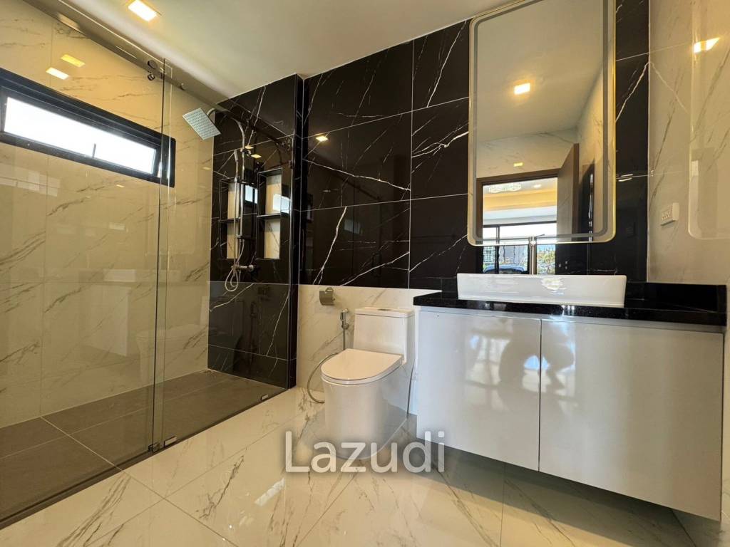 6 Beds 7 Baths 540 SQ.M. Eakmongkol Village 2