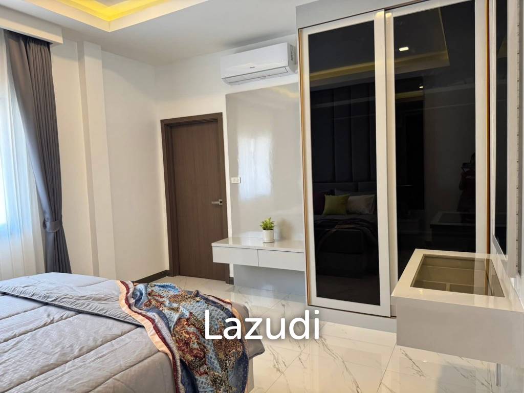 6 Beds 7 Baths 540 SQ.M. Eakmongkol Village 2
