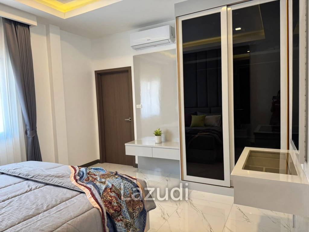 6 Beds 7 Baths 540 SQ.M. Eakmongkol Village 2