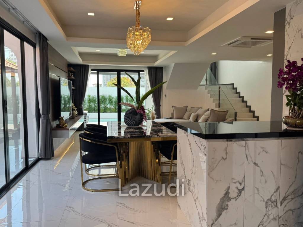 6 Beds 7 Baths 540 SQ.M. Eakmongkol Village 2
