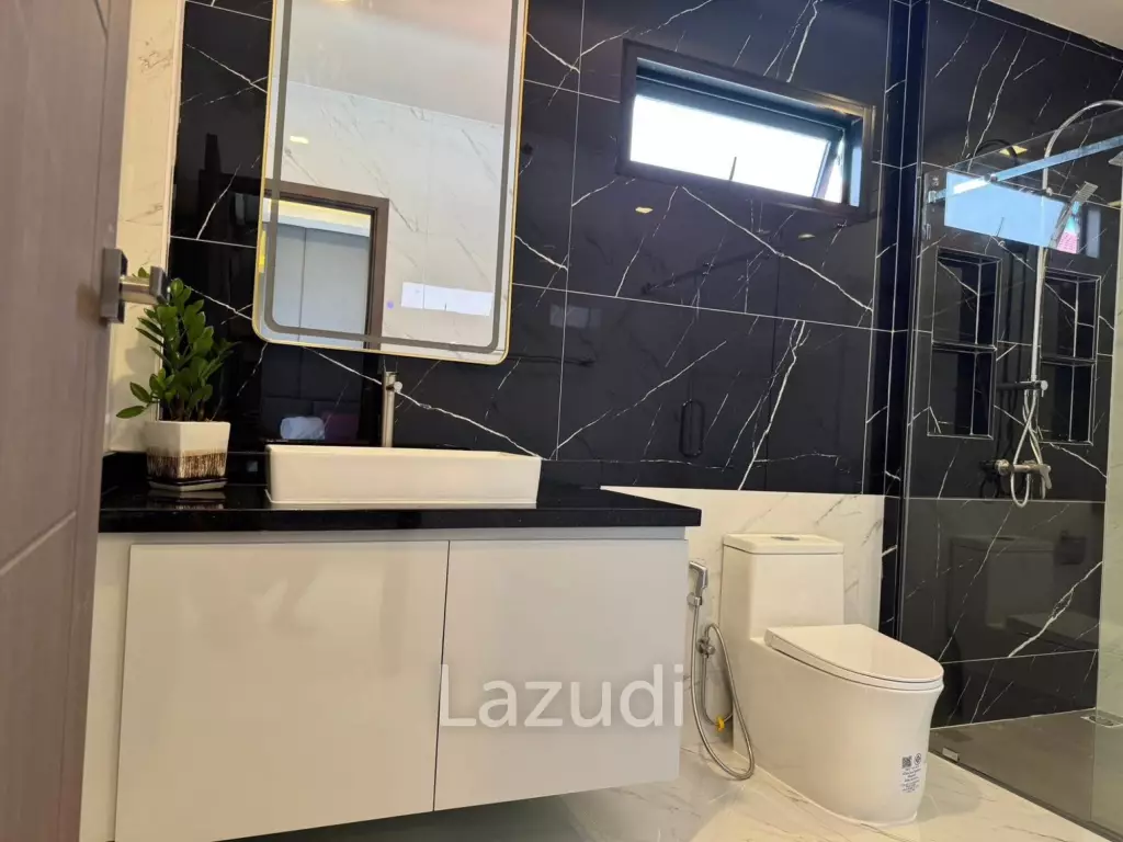 6 Beds 7 Baths 540 SQ.M. Eakmongkol Village 2